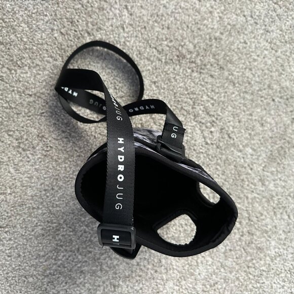 hydrojug tie dye sleeve 🤍 - Picture 5 of 8